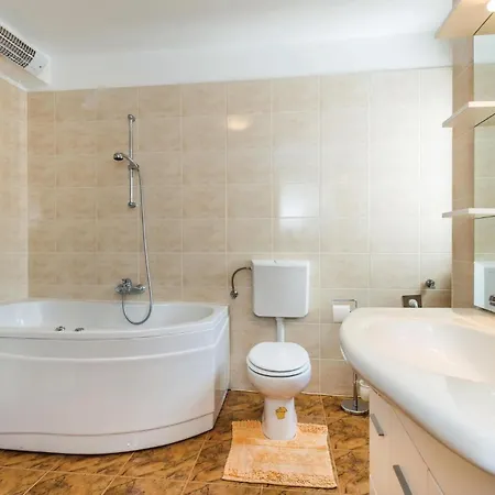 Vakantiehuis Amazing In With House Sea View Ičići