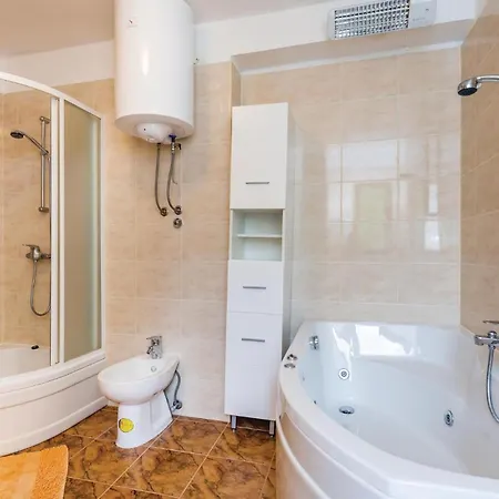 Case de vacanță 5 Bedroom Gorgeous In
